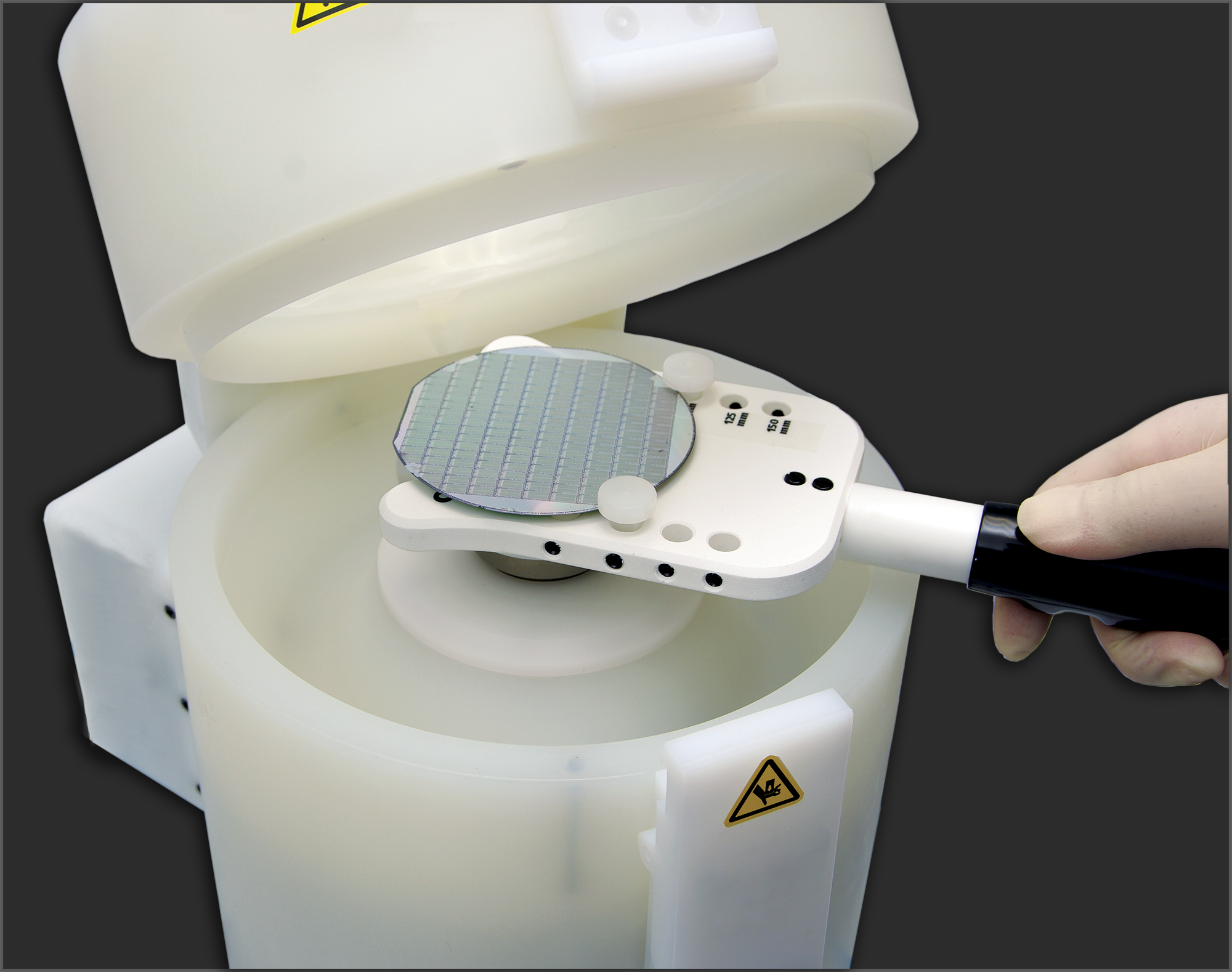 Easy access for safe wafer handling Everyday ergonomic simplicity